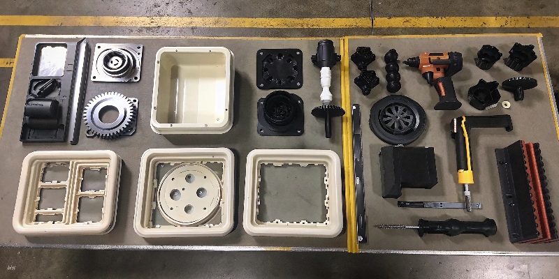 Collage verschiedener Produkte aus A380: Autoteile, Elektrowerkzeuge, Elektronikgehäuse