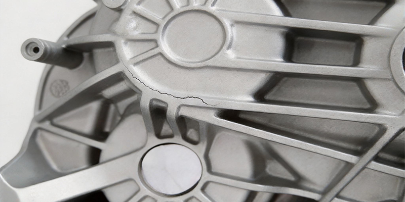 A problem-solution graphic illustrating common defects in a poorly designed NEV motor housing casting (e.g., porosity, crack, incomplete fill) alongside the corresponding mold design flaw that caused it.